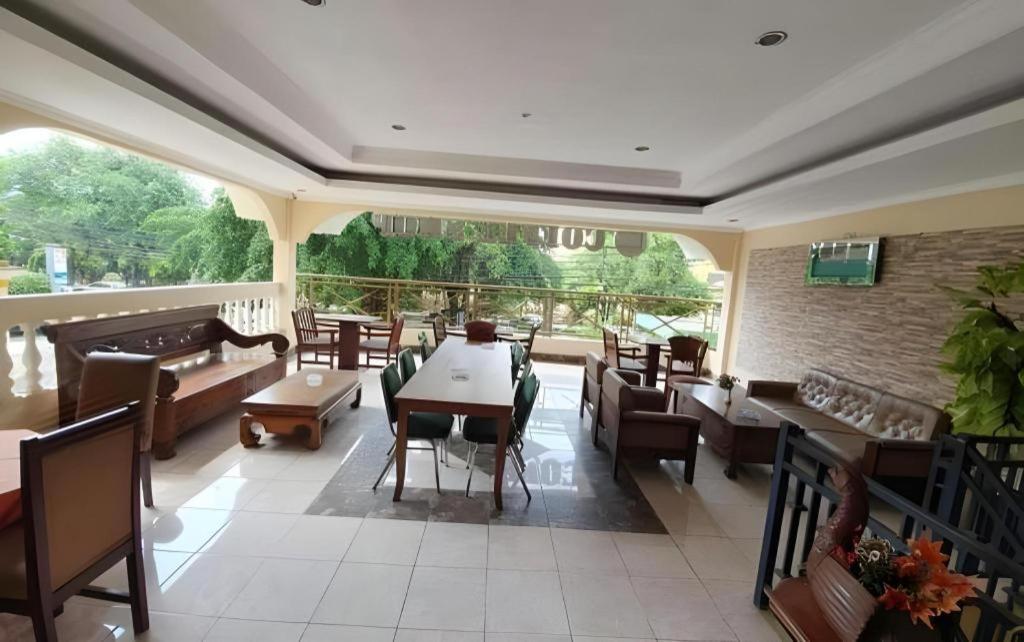Mahadria Hotel Serang Bagian luar foto