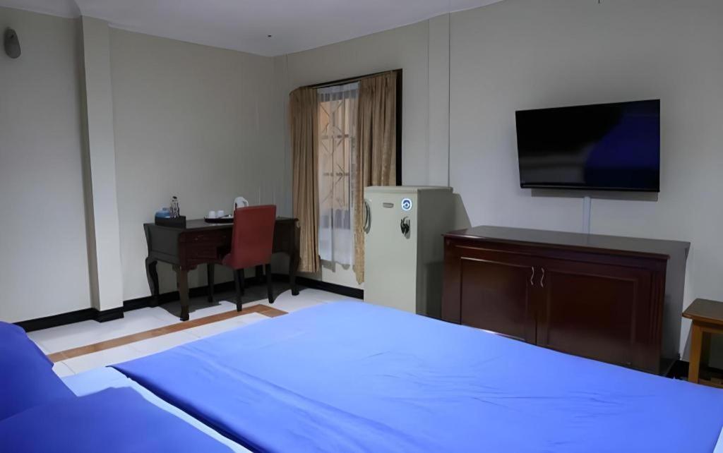 Mahadria Hotel Serang Bagian luar foto
