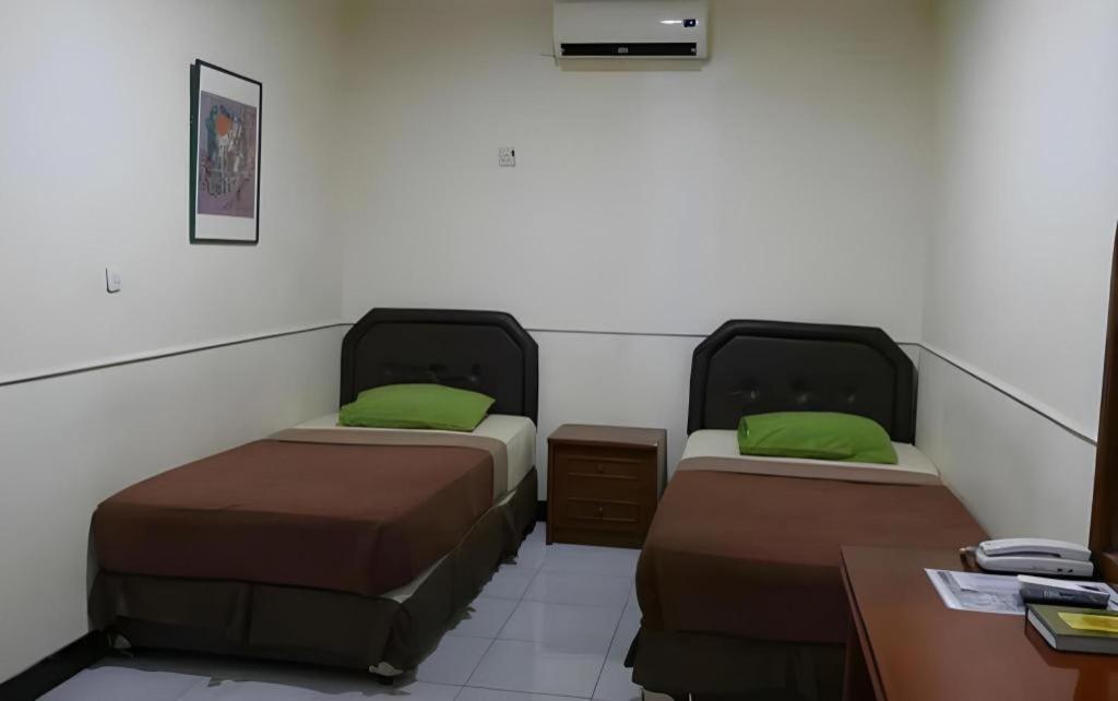 Mahadria Hotel Serang Bagian luar foto