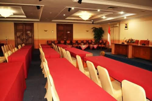 Mahadria Hotel Serang Bagian luar foto